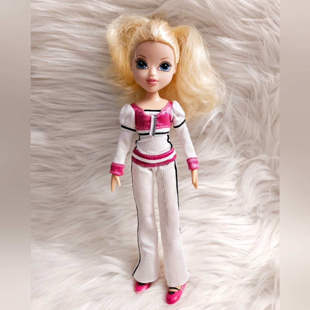 2009 Moxie Girlz Avery Doll MGA